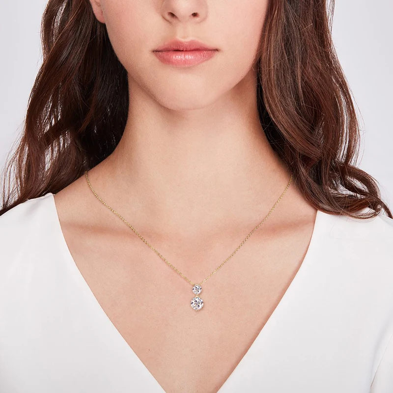 The pair of diamonds necklace